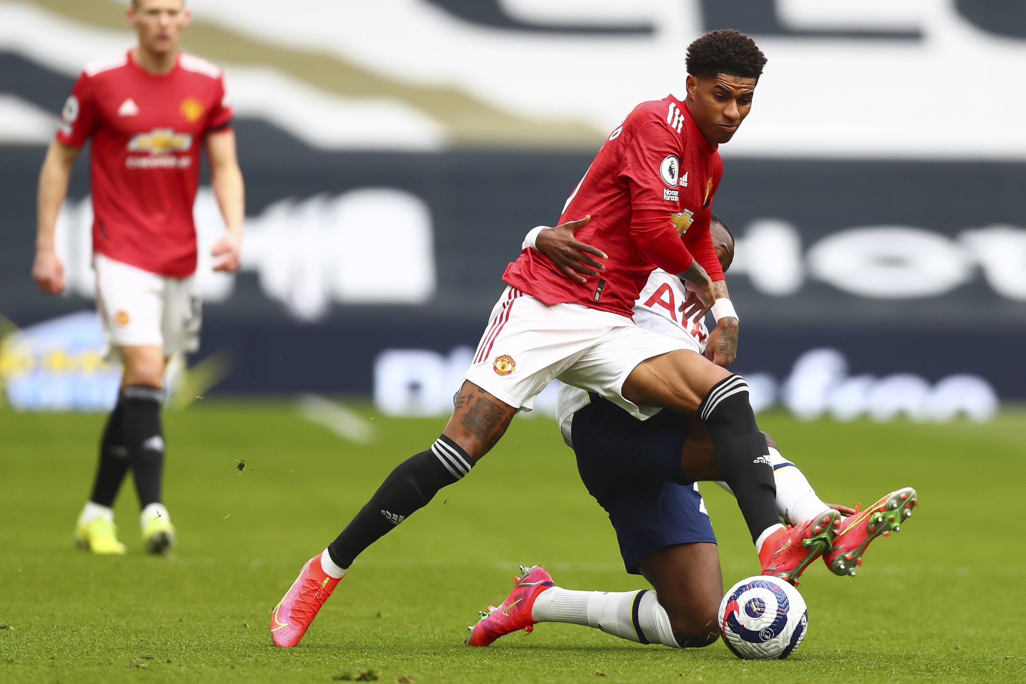 隨著國際足 隨著國際足